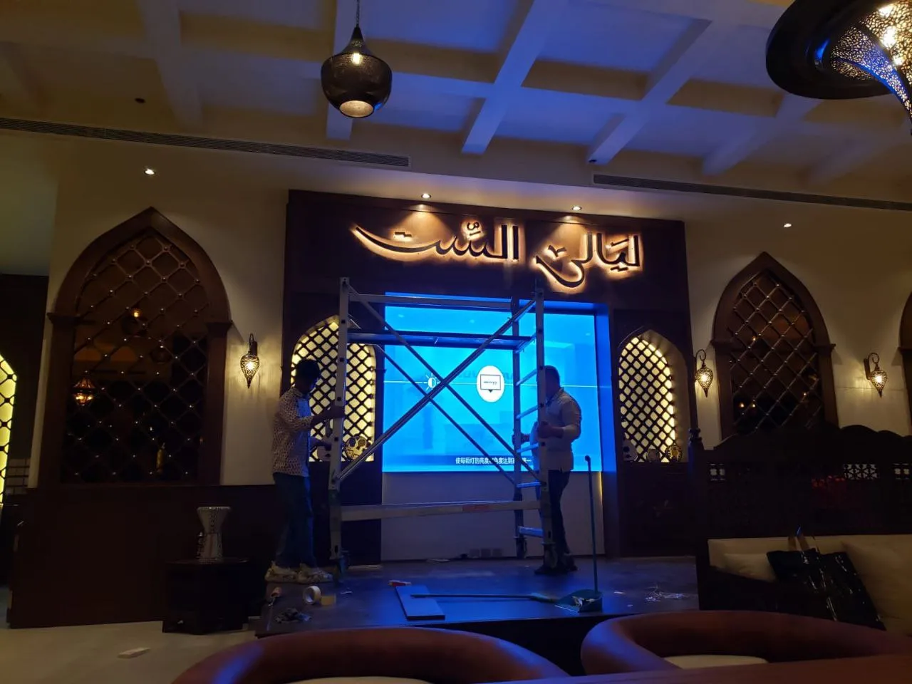 لوحات محلات جدة | حروف بارزة | كلادنج وواجهات تجارية باحتراف